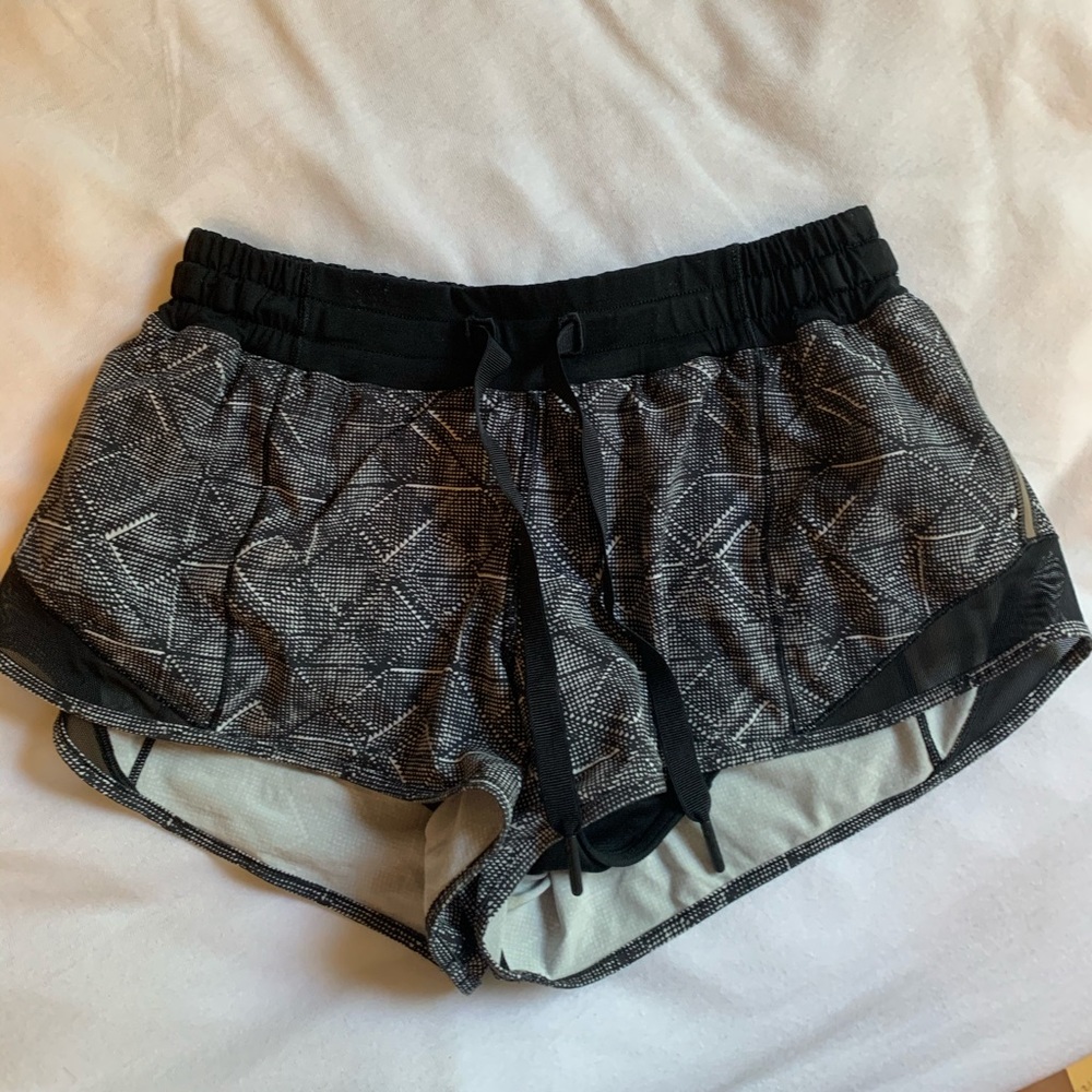 Lululemon Hotty Hot Short *2.5"